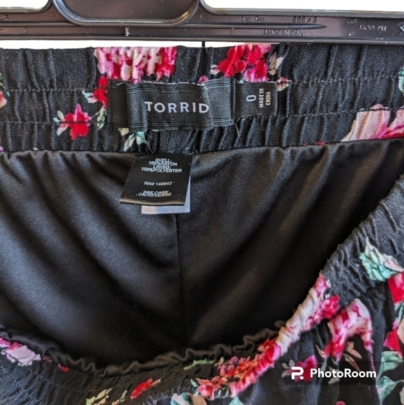 Torrid size 0 Floral shorts. Shorts are fully lined. Boho style - Picture 4 of 7